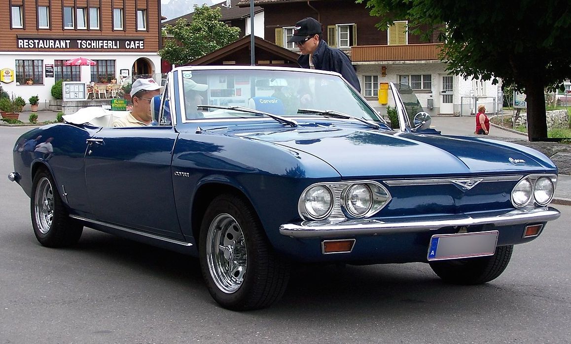 1280px-Chevrolet_Corvair_BW_3